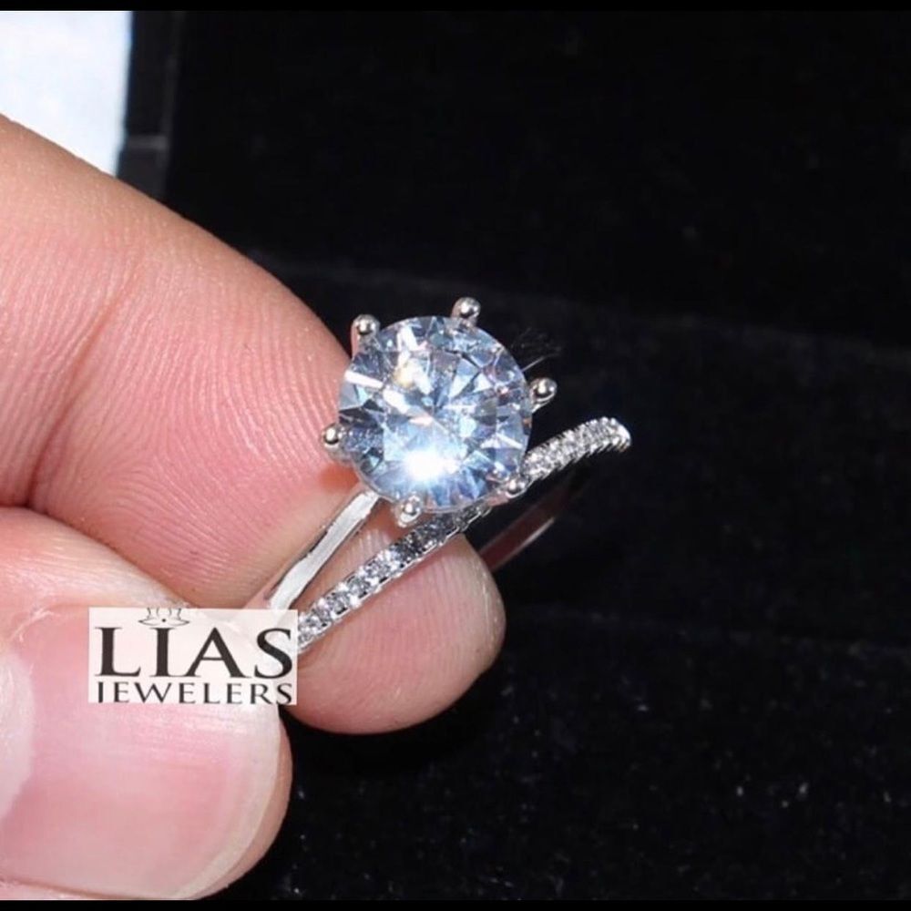 New 18k White gold wedding ring set